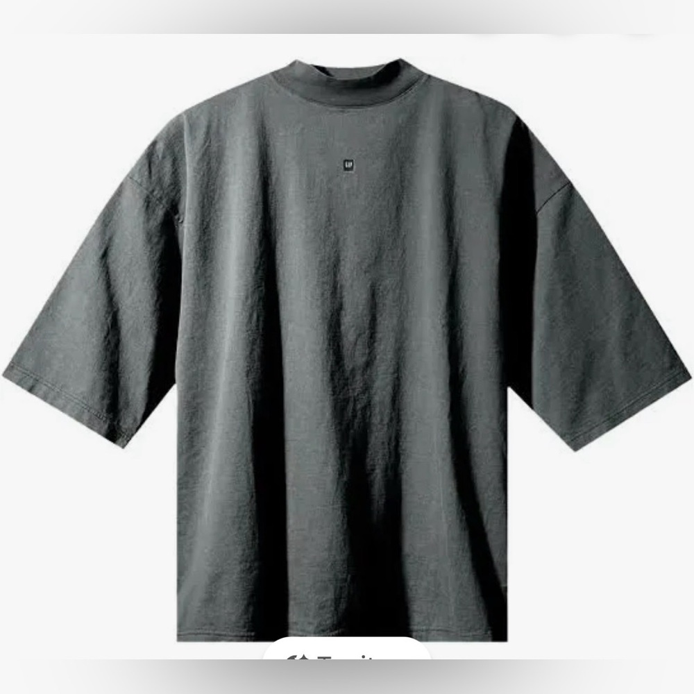 YEEZY GAP ENGINEERED BY BALENCIAGA
logo-appliqué T-shirt. SZ M. Grey